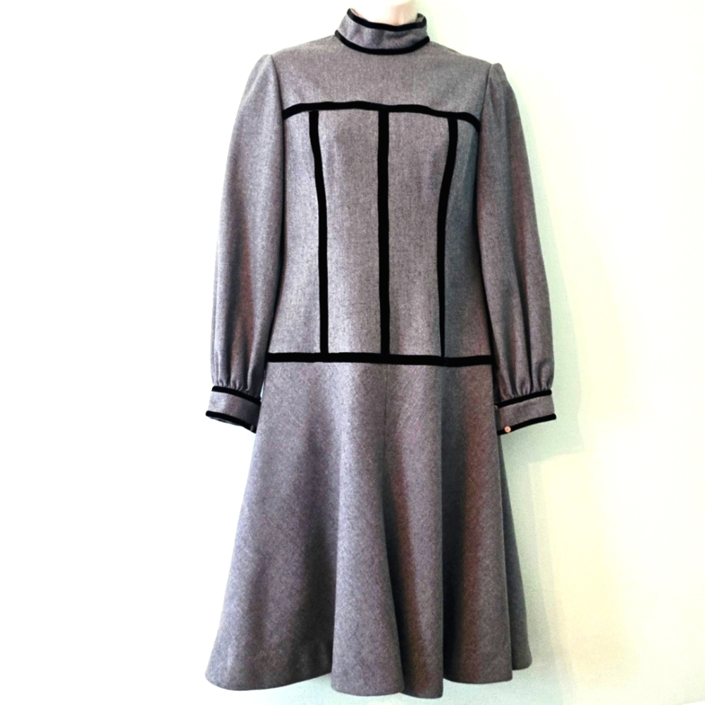 Vintage Oscar de La Renta Boutuque Dress Size 8 Grey Wool with Black Velvet Trim